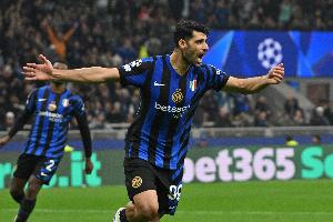 官方网站-记者：埃因霍温和帕纳辛纳科斯对塔雷米感兴趣，前者目前领跑