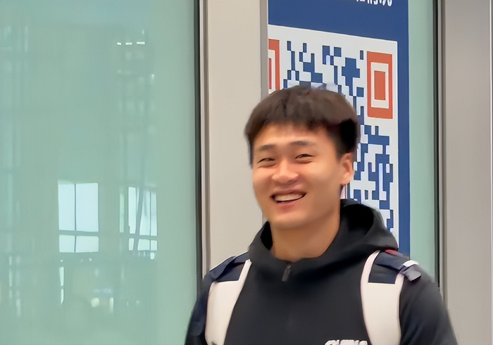 在线入口-男篮回国！赵睿廖三宁超开心，赵继伟竖大拇指，张镇麟李弘权畅谈|世预赛|比赛|全明星_新浪体育_新浪新闻